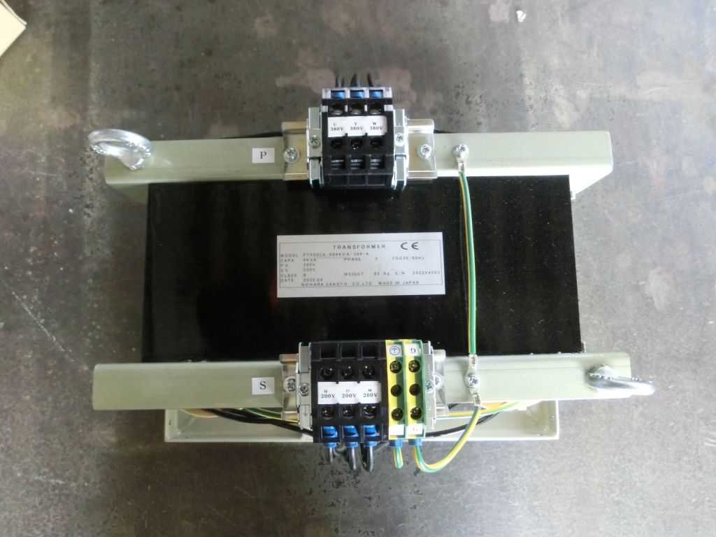 三相変圧器（端子台タイプ）