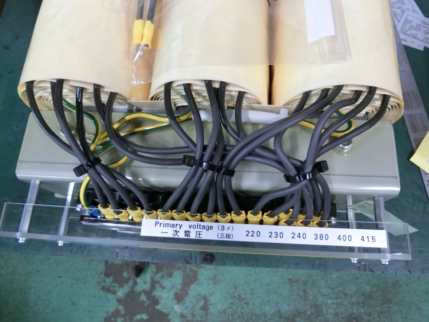 横型三相複巻変圧器